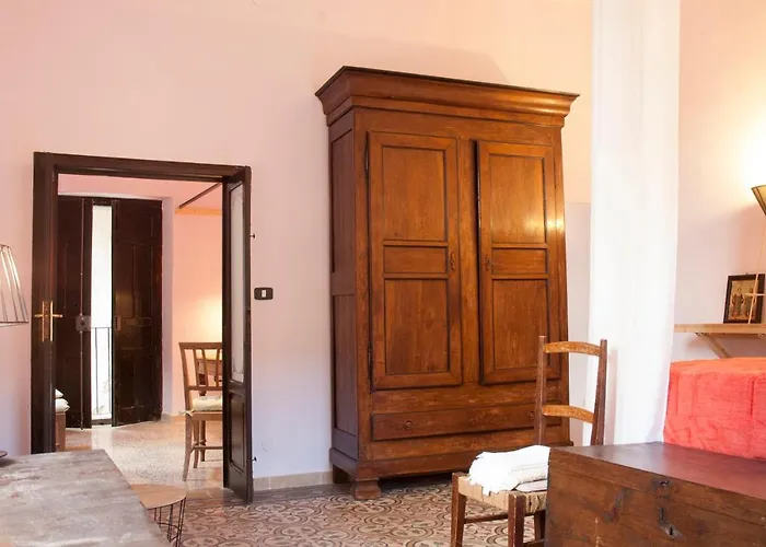 公寓 Borgo Petelia, Casa Mannarino, Eugenio *